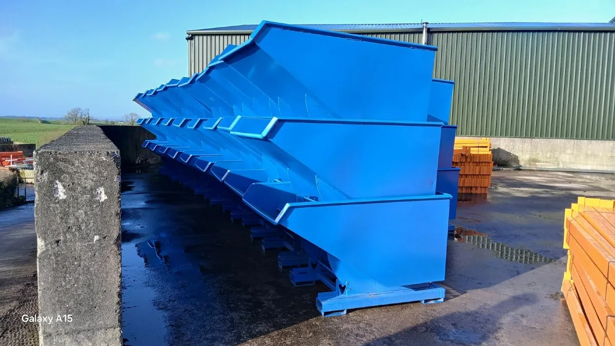 Tipping Skips - Image 1