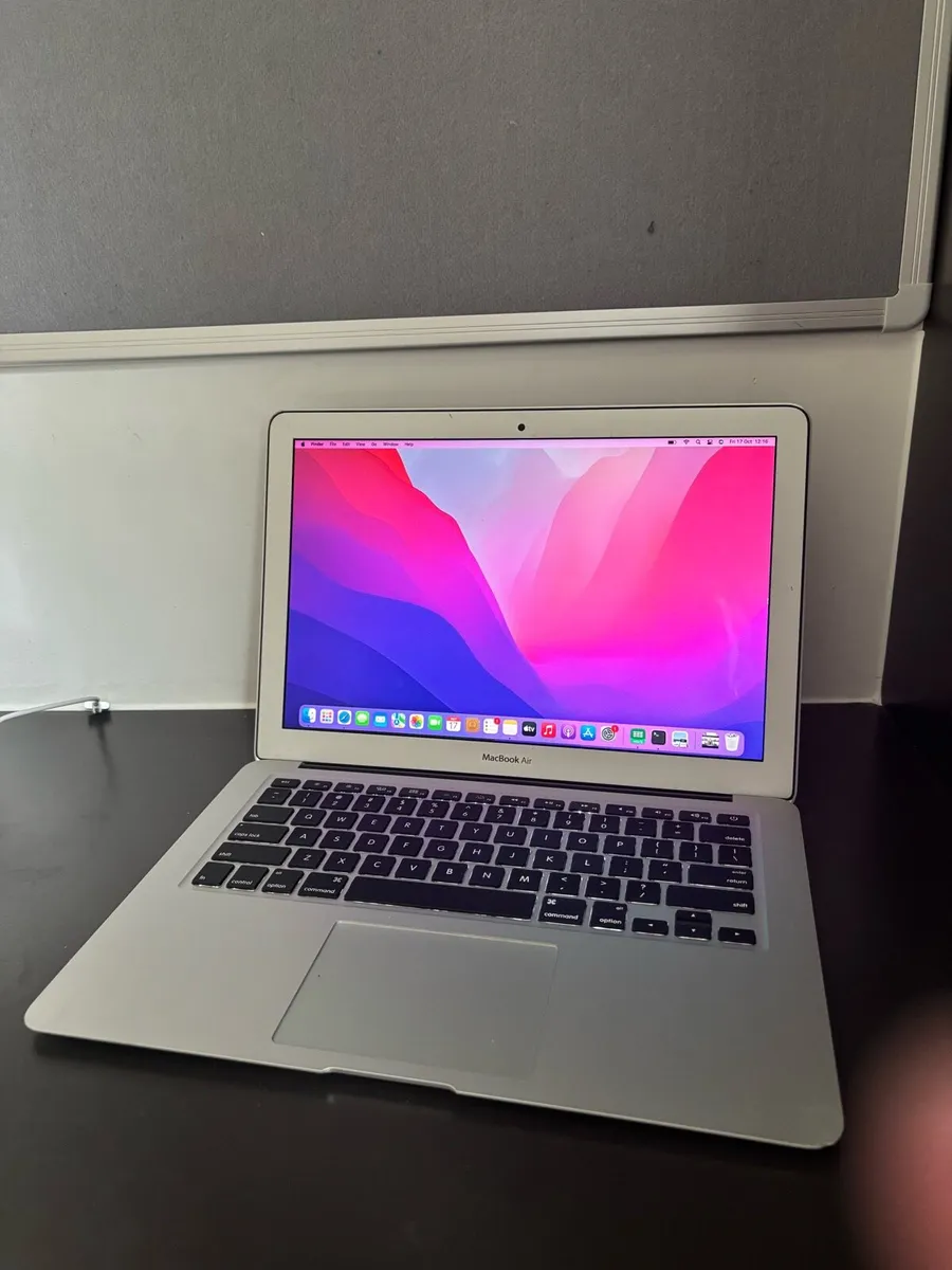 MacBook Air 2017 / 13.3”/ 8 GB/ 128 GB SSD/ Silver - Image 2