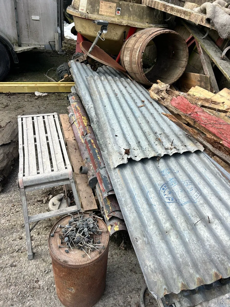 30 sheets of galvanised sheeting - Image 1