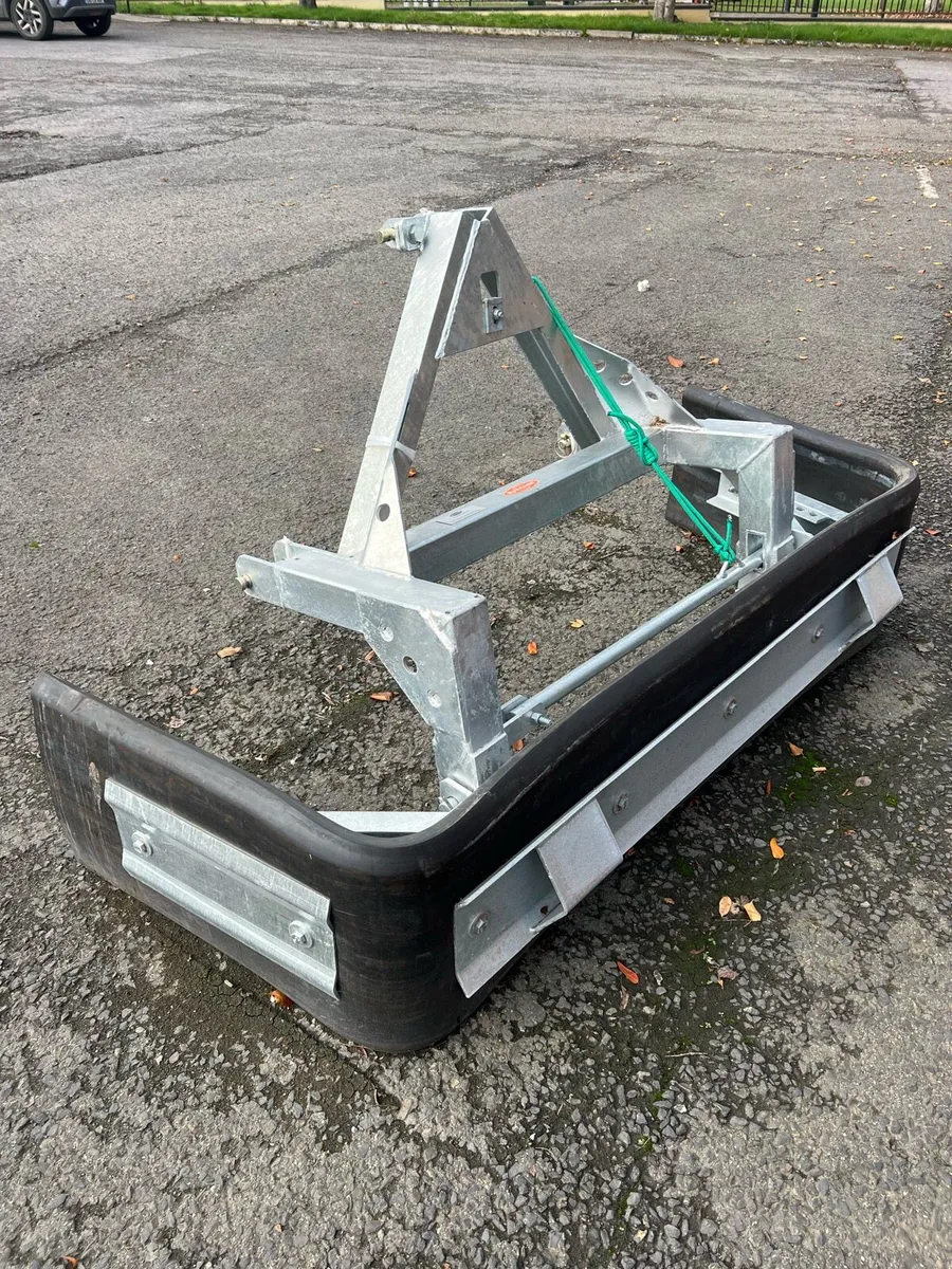 RITCHIE GALVANISED YARD SCRAPER - Image 1