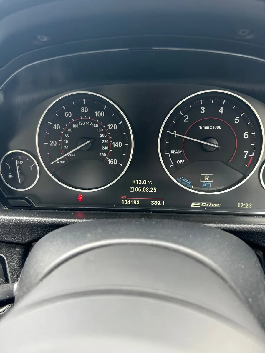 BMW 3-Series 2018 - Image 4