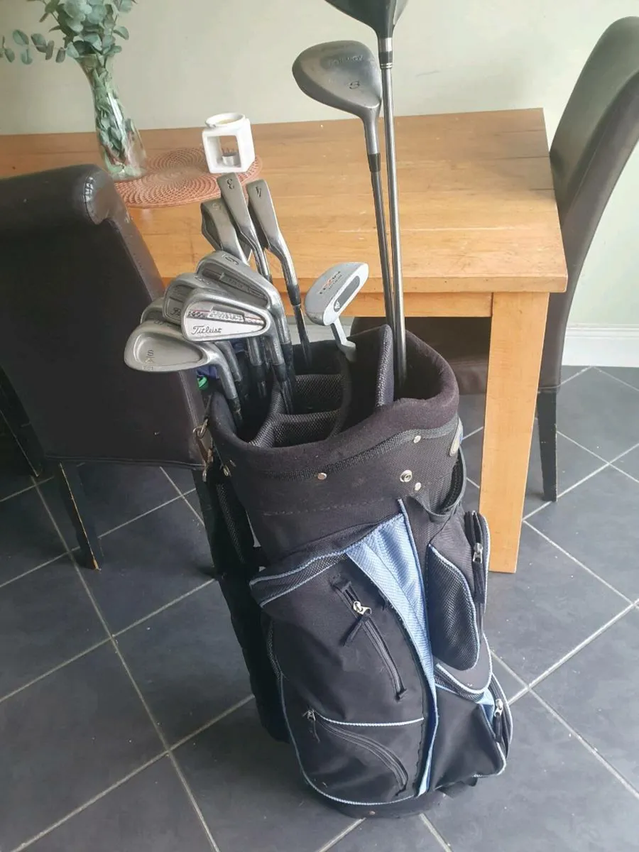 SET OF GOLF CLUBS - Image 1