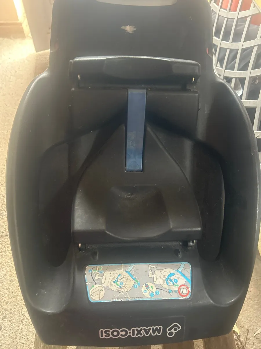 Maxi Cosi Isofix Base - Image 1