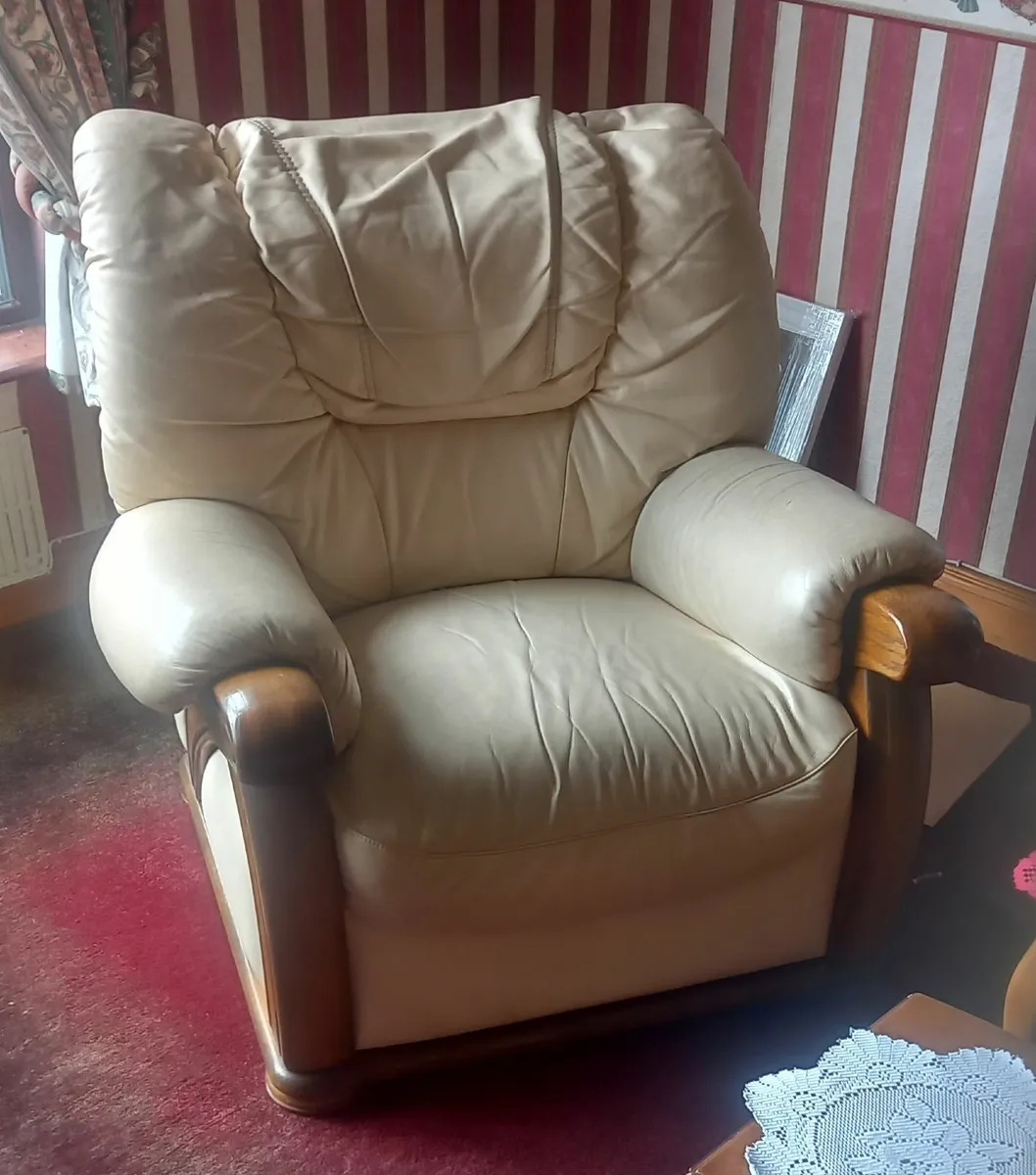 3 piece furniture suite - Image 2