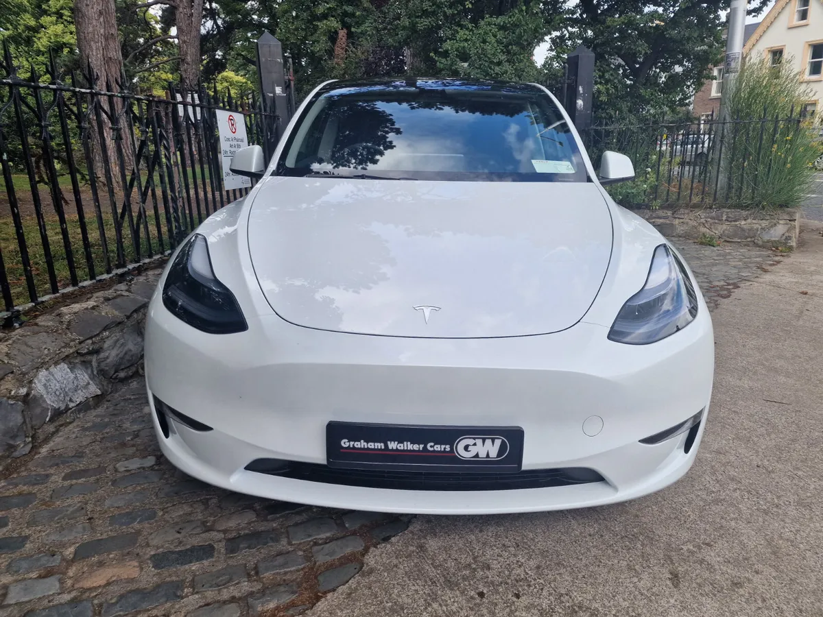 2023 (231) Tesla Model Y AWD Long Range - Image 3