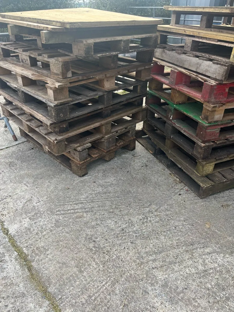 Pallets and tank - Image 1