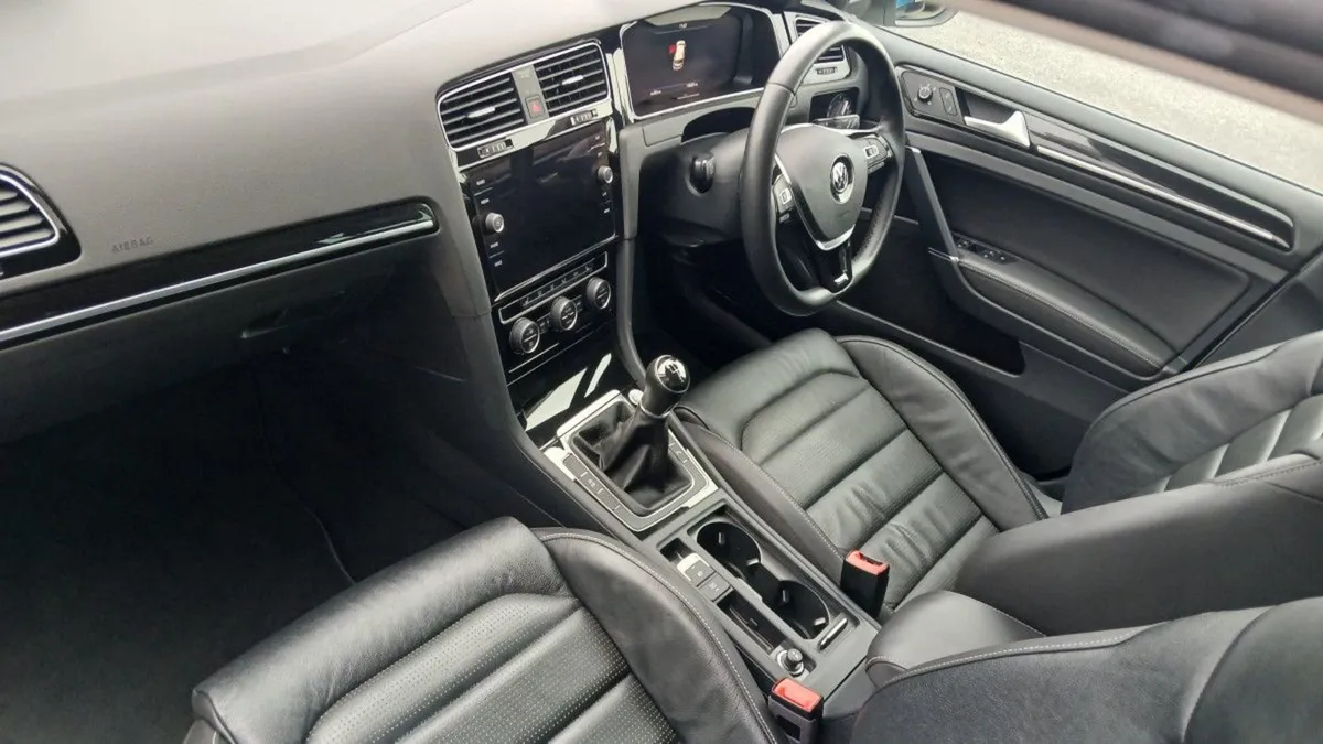 Volkswagen Golf Highline 1.6 TDI 115HP  rear View - Image 3