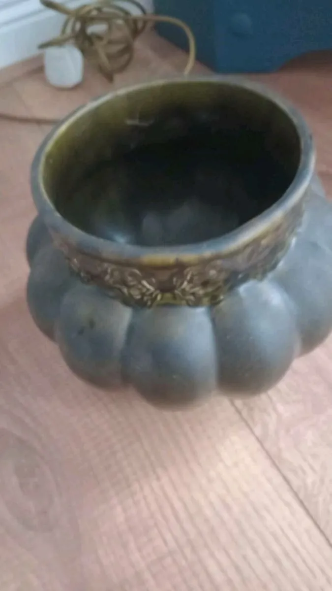 Vintage ceramic pot - Image 1