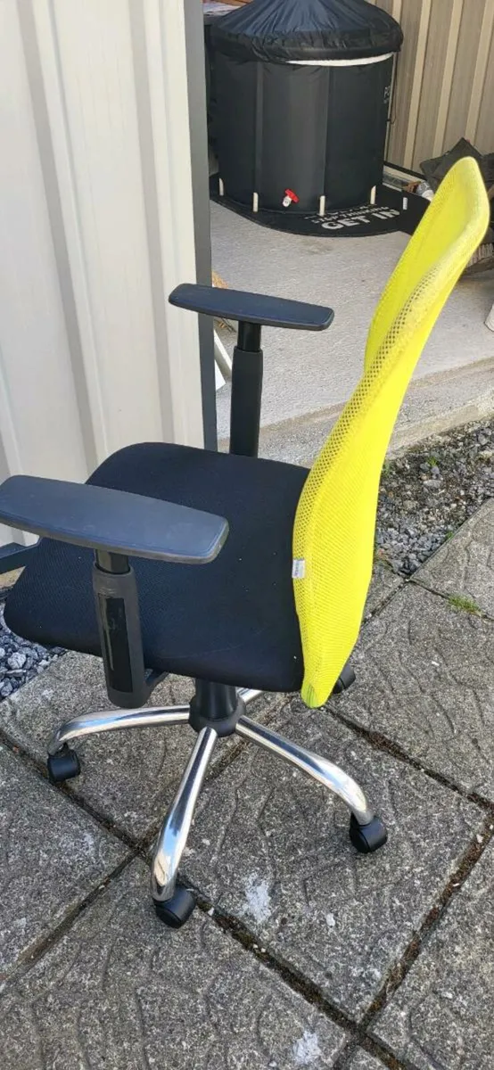 **FREE** Desk Chair - Image 1