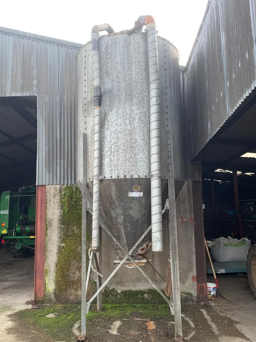 Feed bin - Image 1