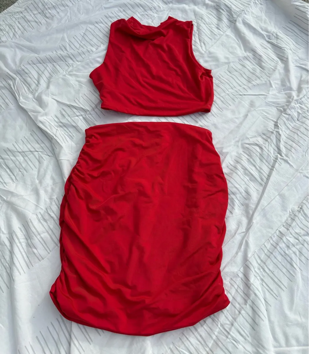 Woman’s clothes - Image 1