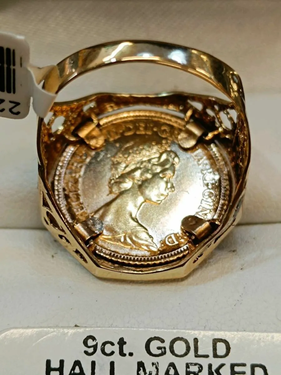 1982 Half Sovereign Ring - Image 3