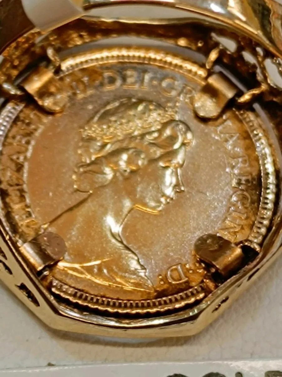 1982 Half Sovereign Ring - Image 4
