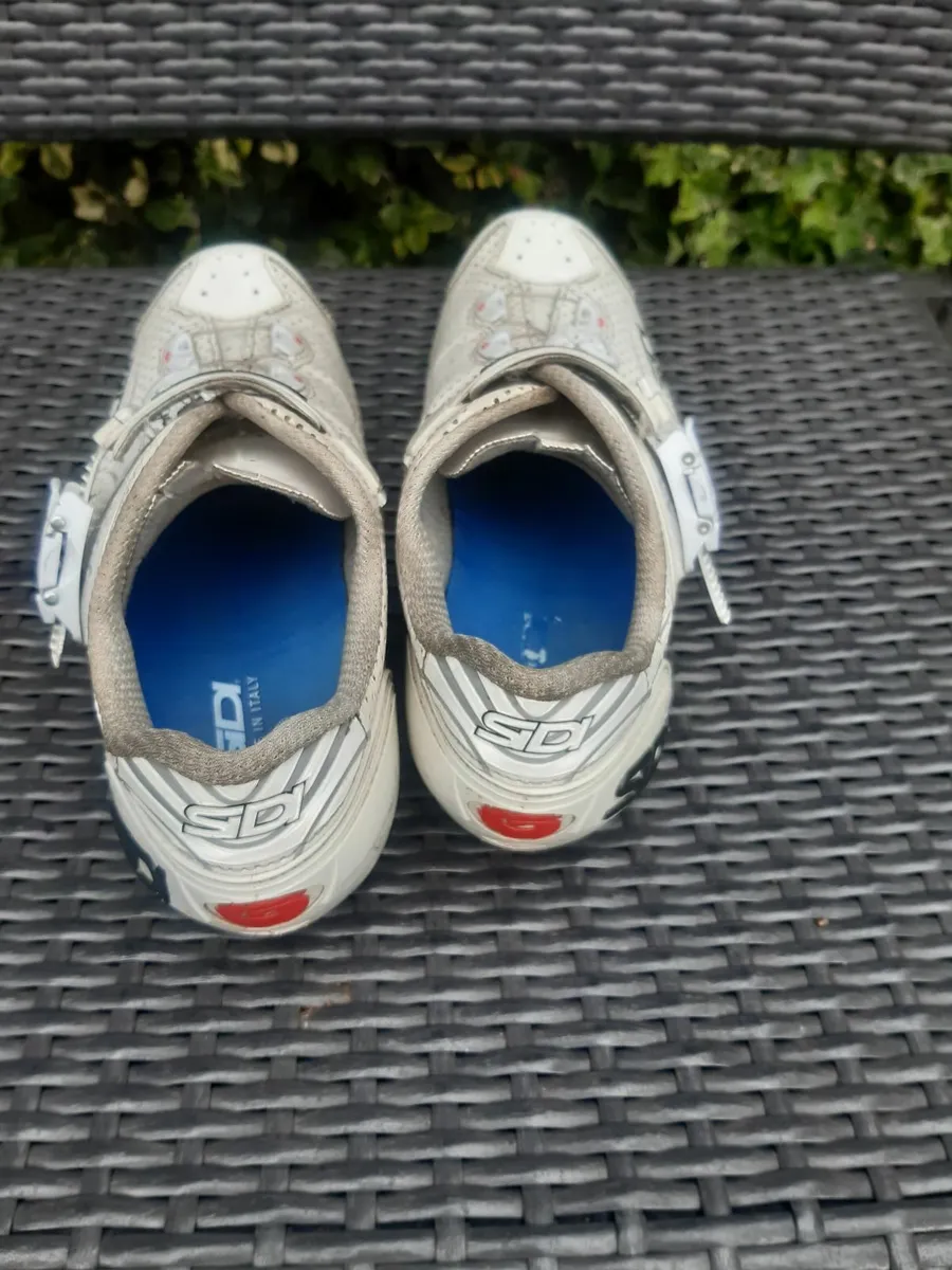 Carbon cycle shoes - Image 3