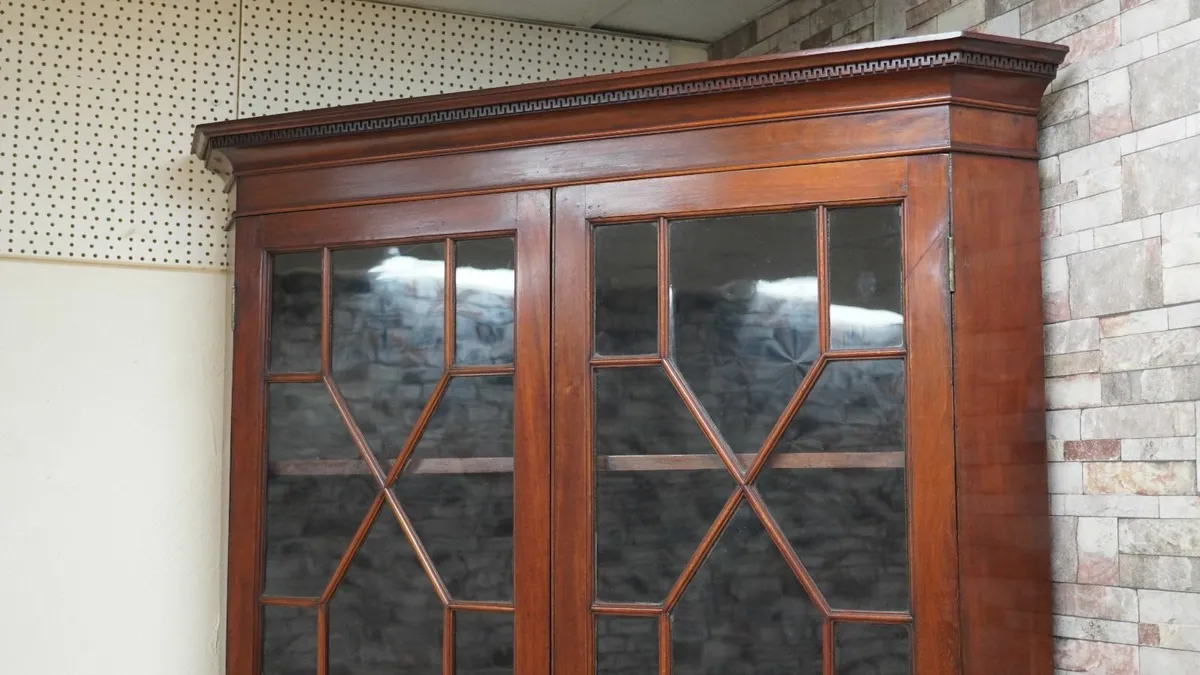 Majestic Original Georgian Mahogany Corner Cabinet - Image 3