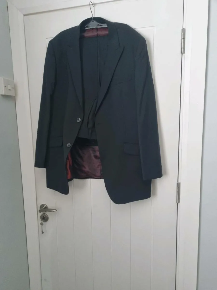 Black suite - Image 1