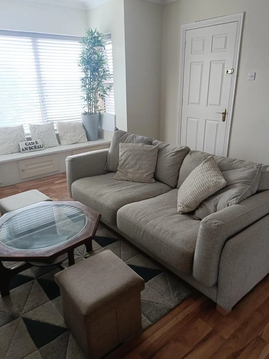 3 seater couch 225cm x  105cm - Image 1