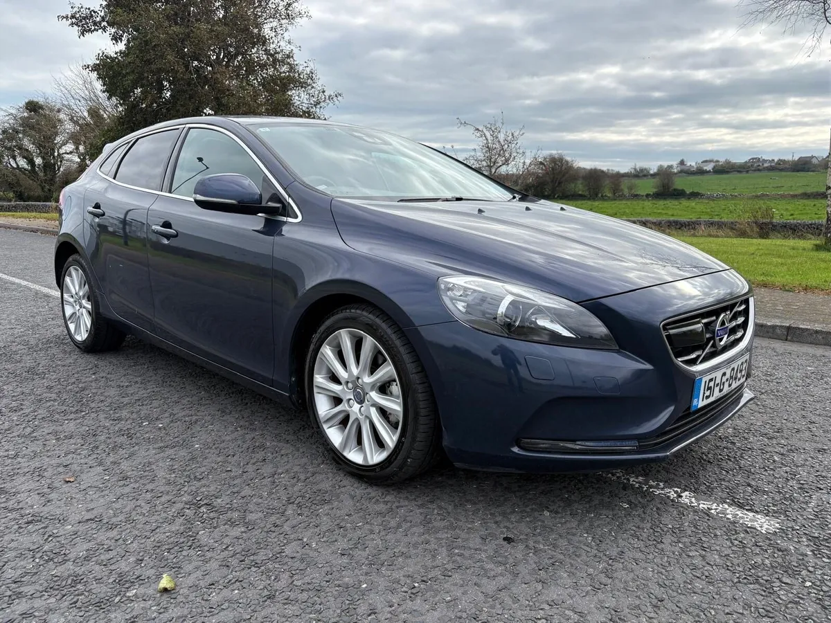 2015 VOLVO V40 1.6 PETROL AUTOMATIC - Image 2