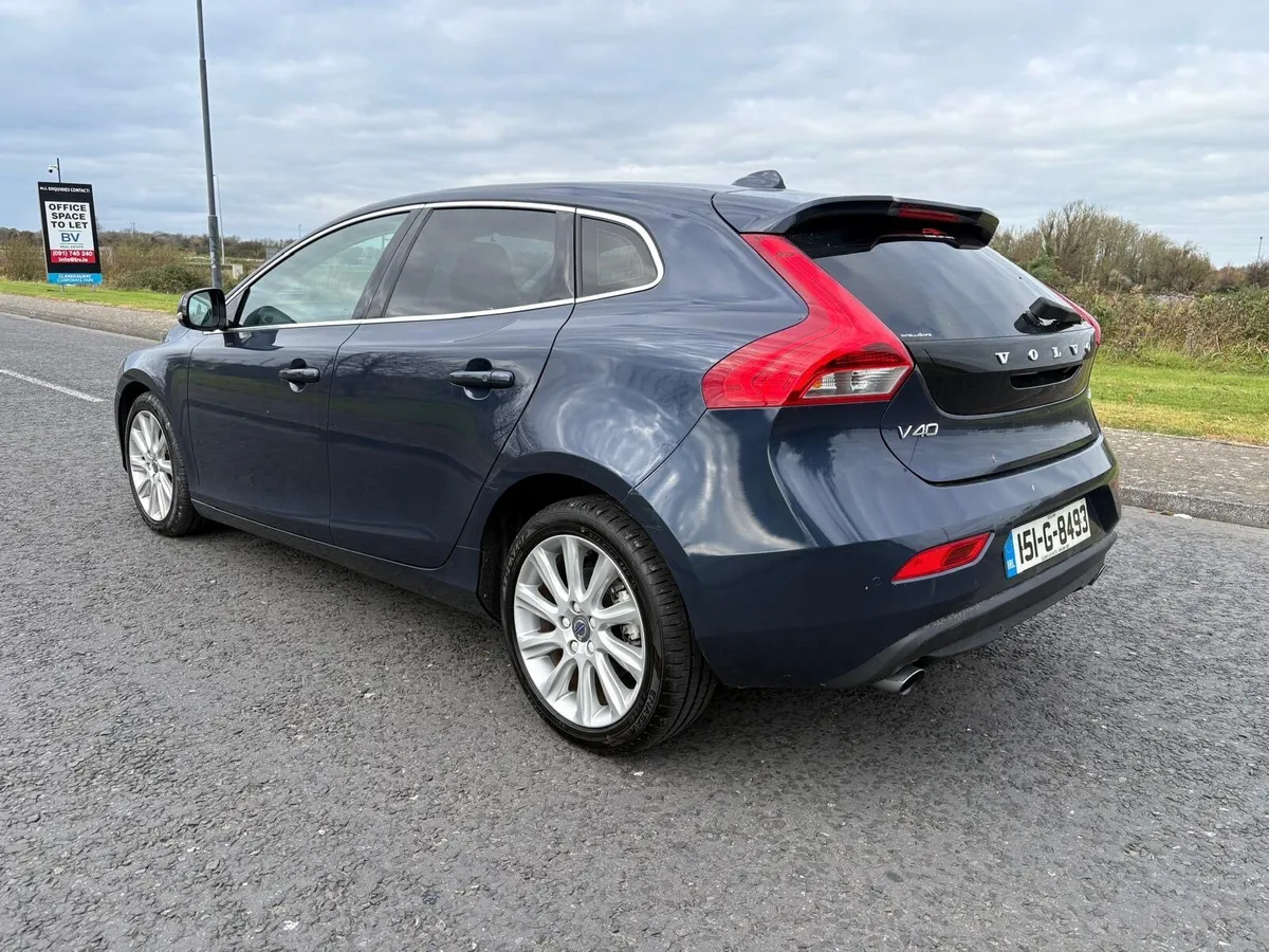 2015 VOLVO V40 1.6 PETROL AUTOMATIC - Image 3