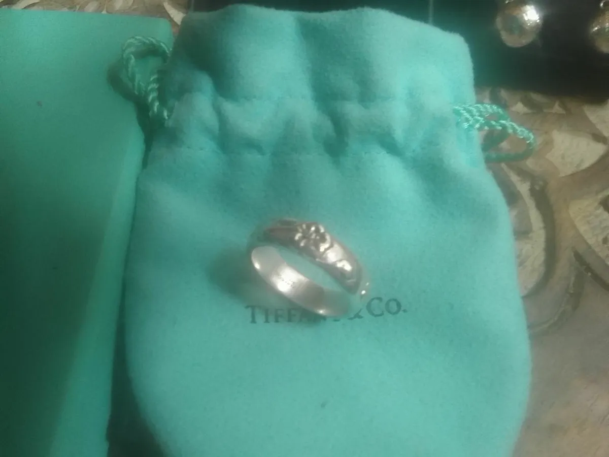 TIFFANY & CO STERLING SILVER VINTAGE FLOWER RING - Image 1