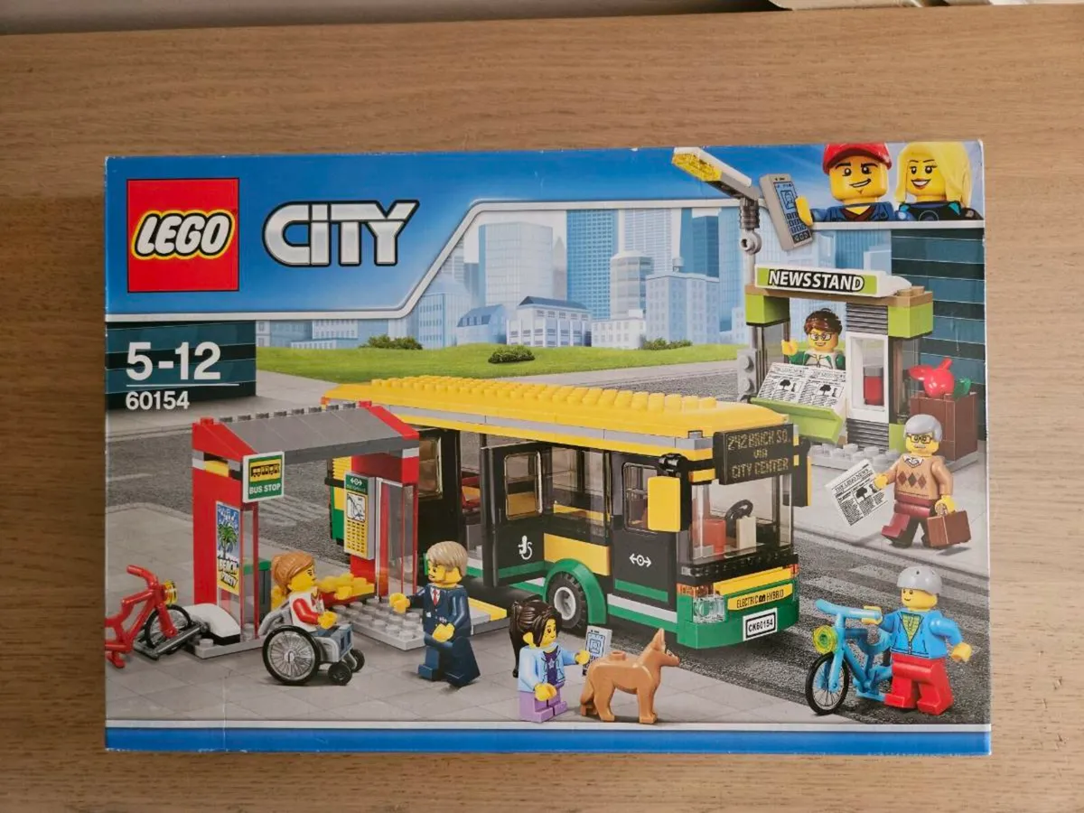 Lego bus station 60154 city