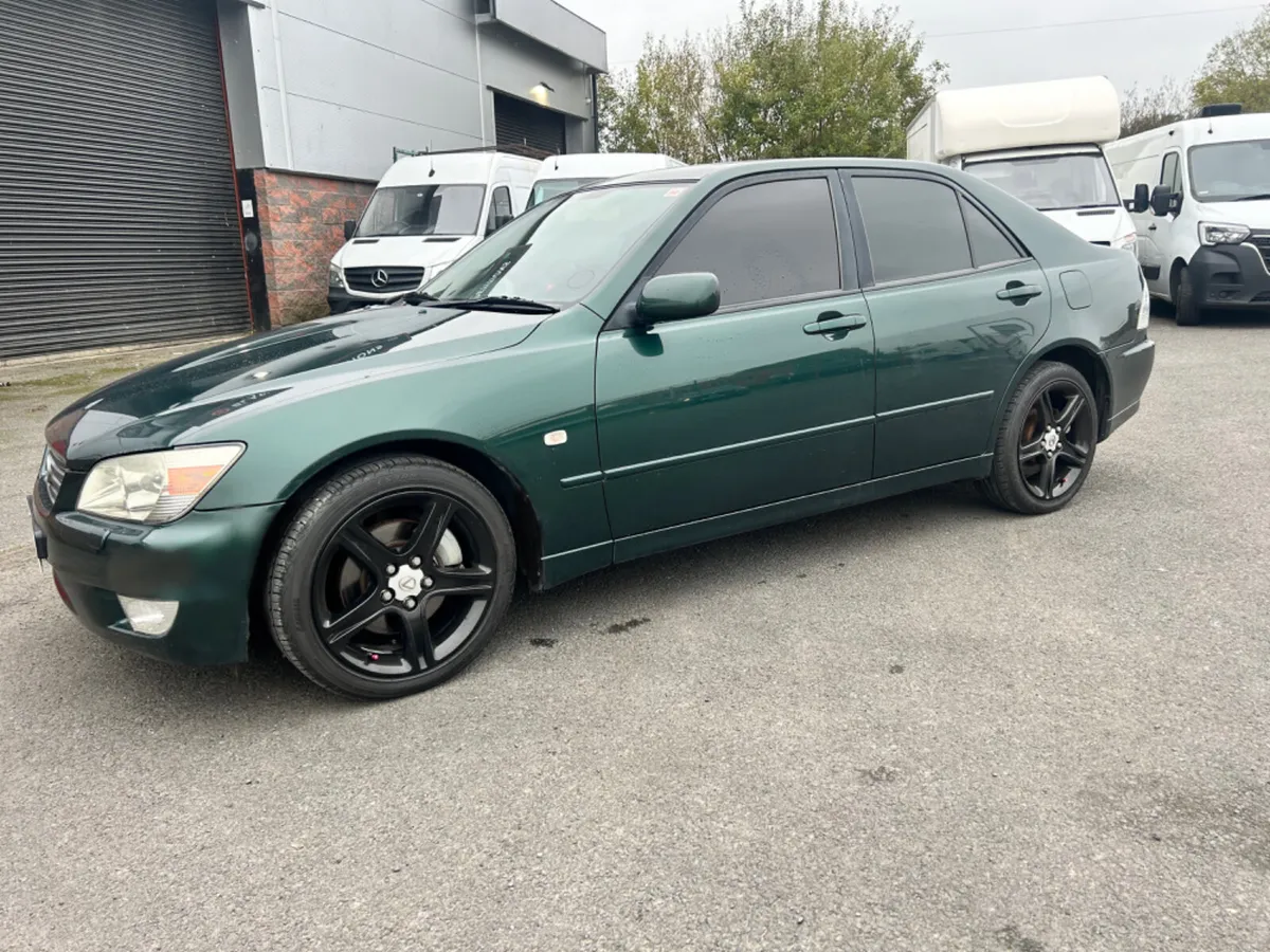Lexus IS 2000 - Image 2
