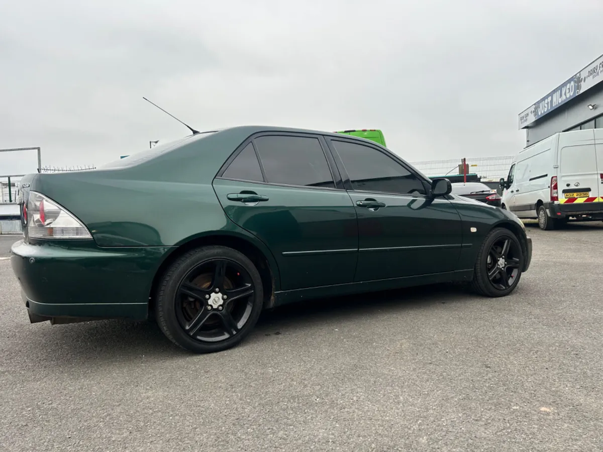 Lexus IS 2000 - Image 4