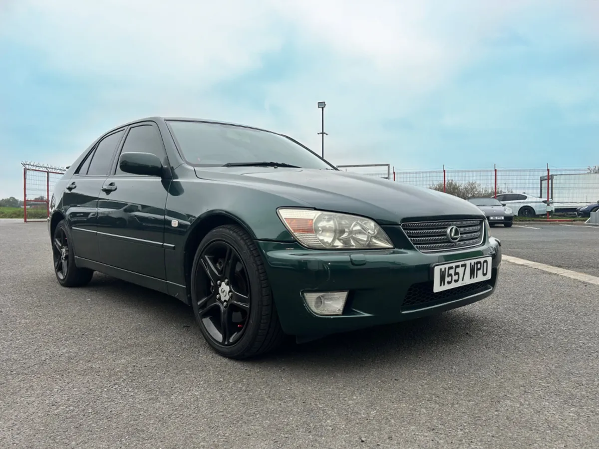 Lexus IS 2000 - Image 1