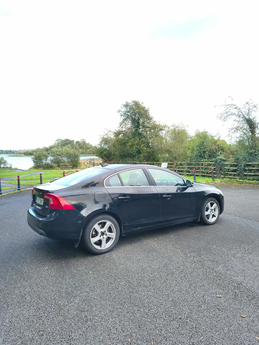 Volvo S60 2011 - Image 2