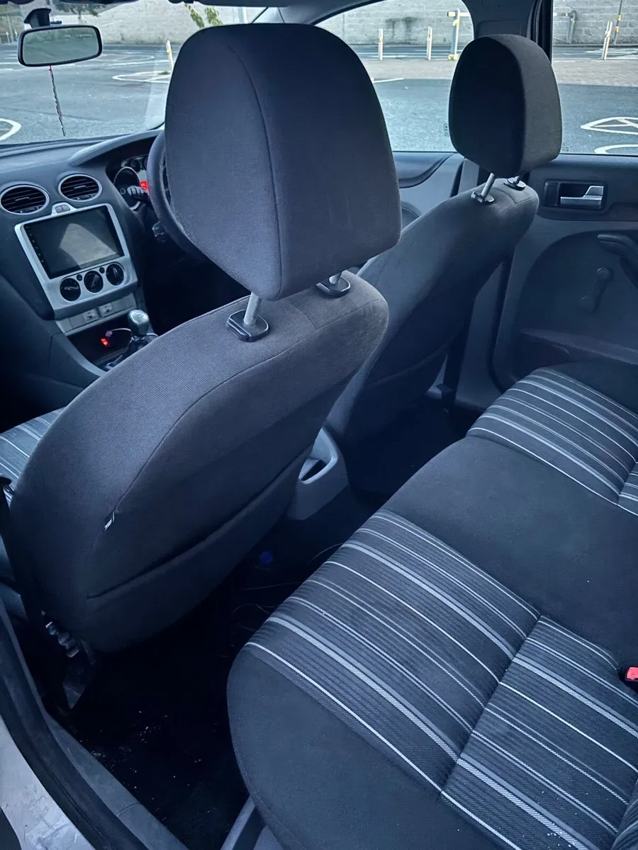Ford Focus 2009 - Image 2