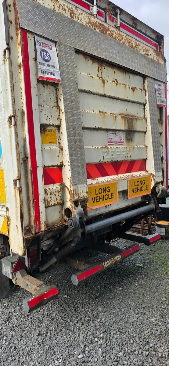 Zepro Taillift 2000KG Capacity - Image 1