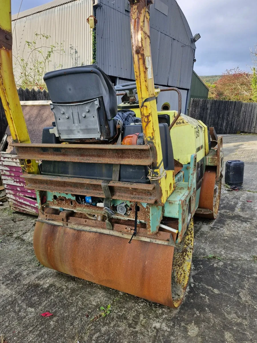 3 ton vibrating roller - Image 2