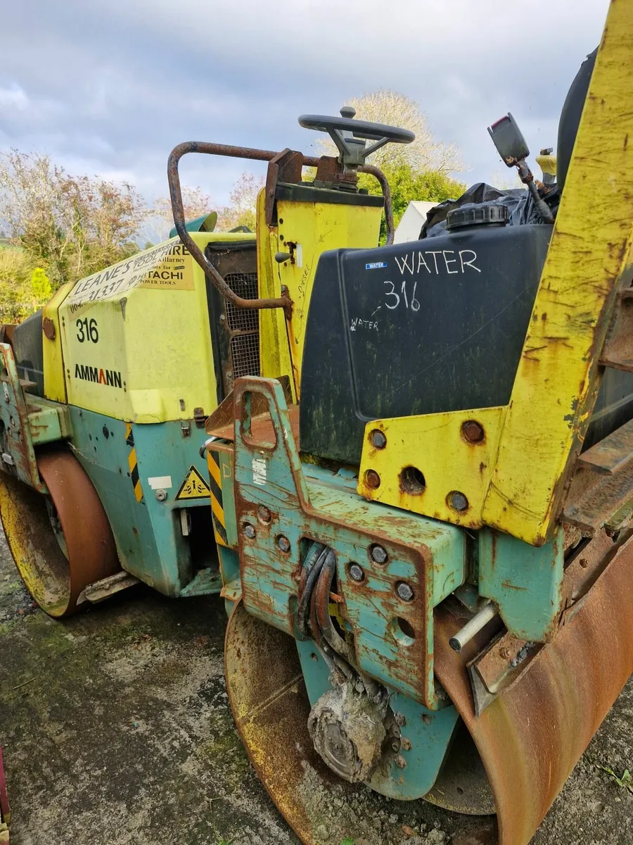 3 ton vibrating roller - Image 3
