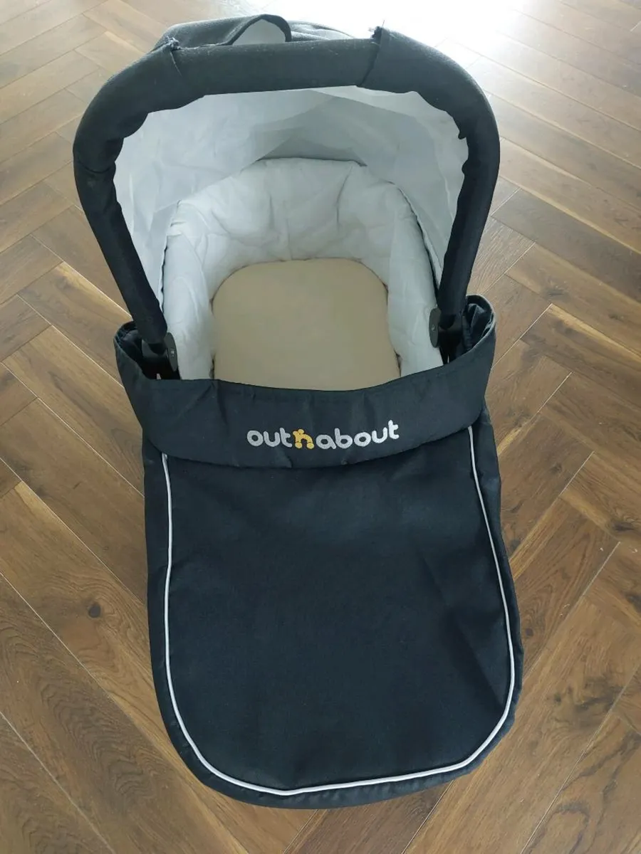 Outnabout bassinet - Image 1
