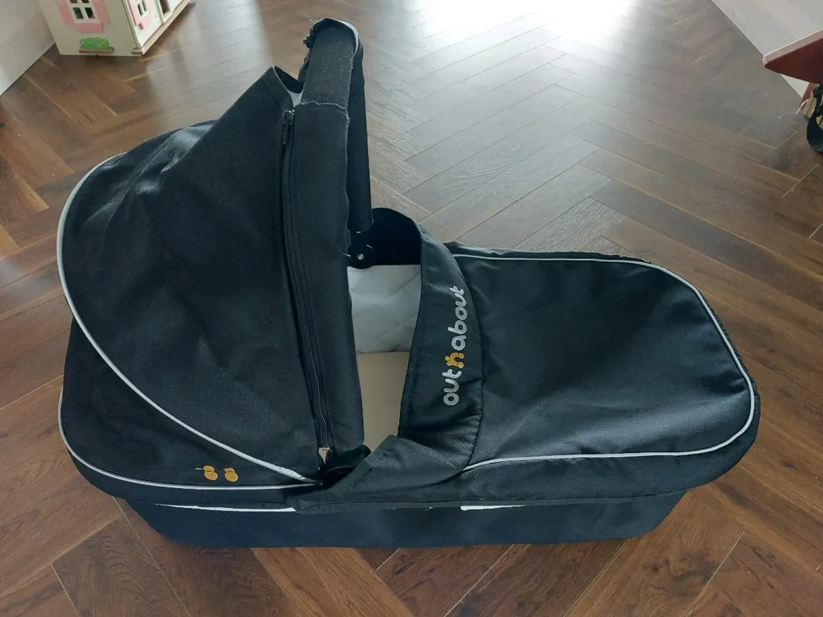 Outnabout bassinet - Image 2
