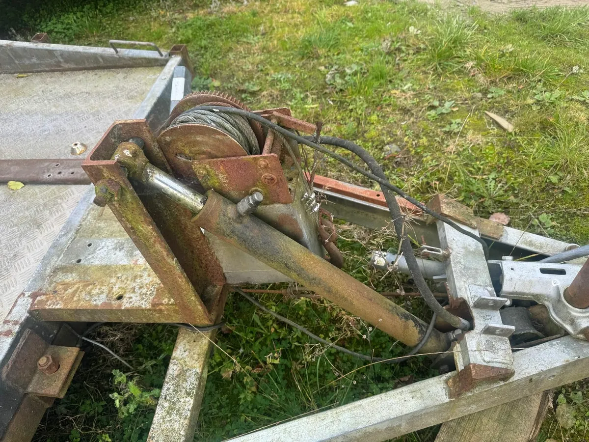14' tilt bed trailer - Image 3