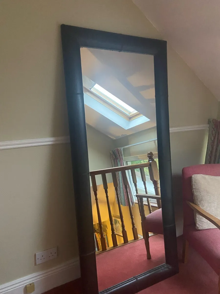 Tall mirror and two bedside lockers to match - Image 1