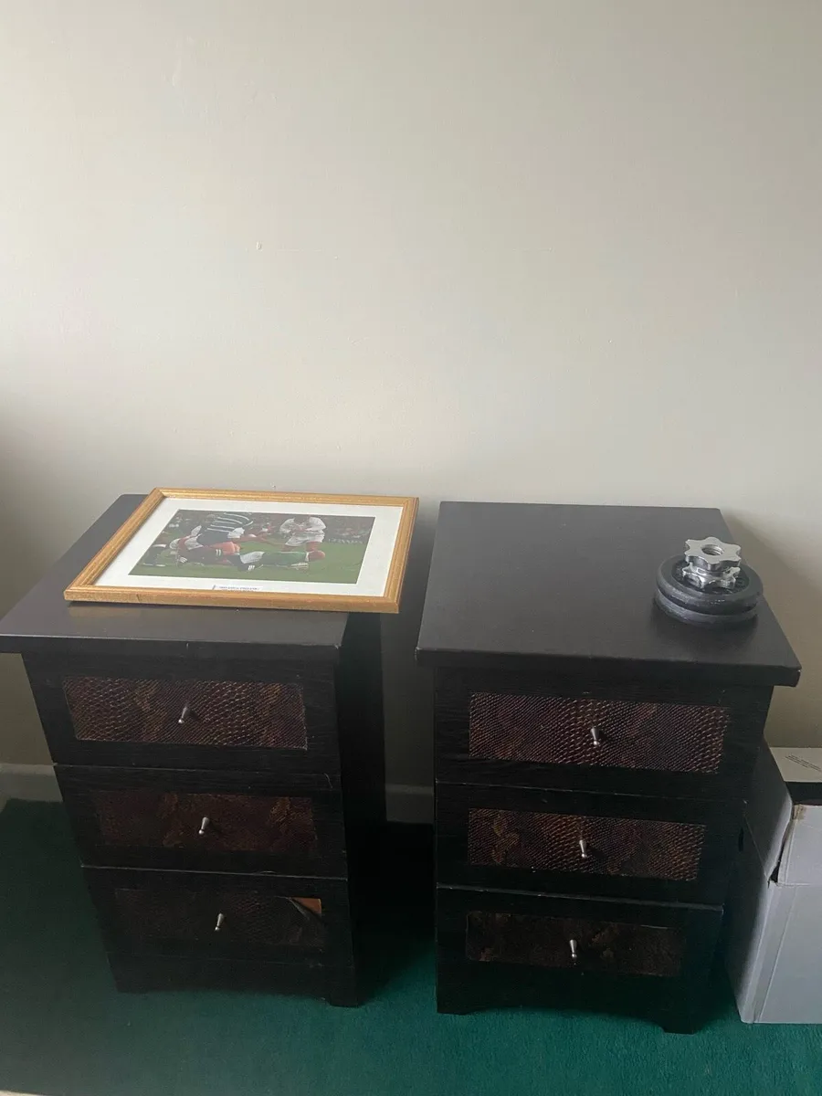 Tall mirror and two bedside lockers to match - Image 2