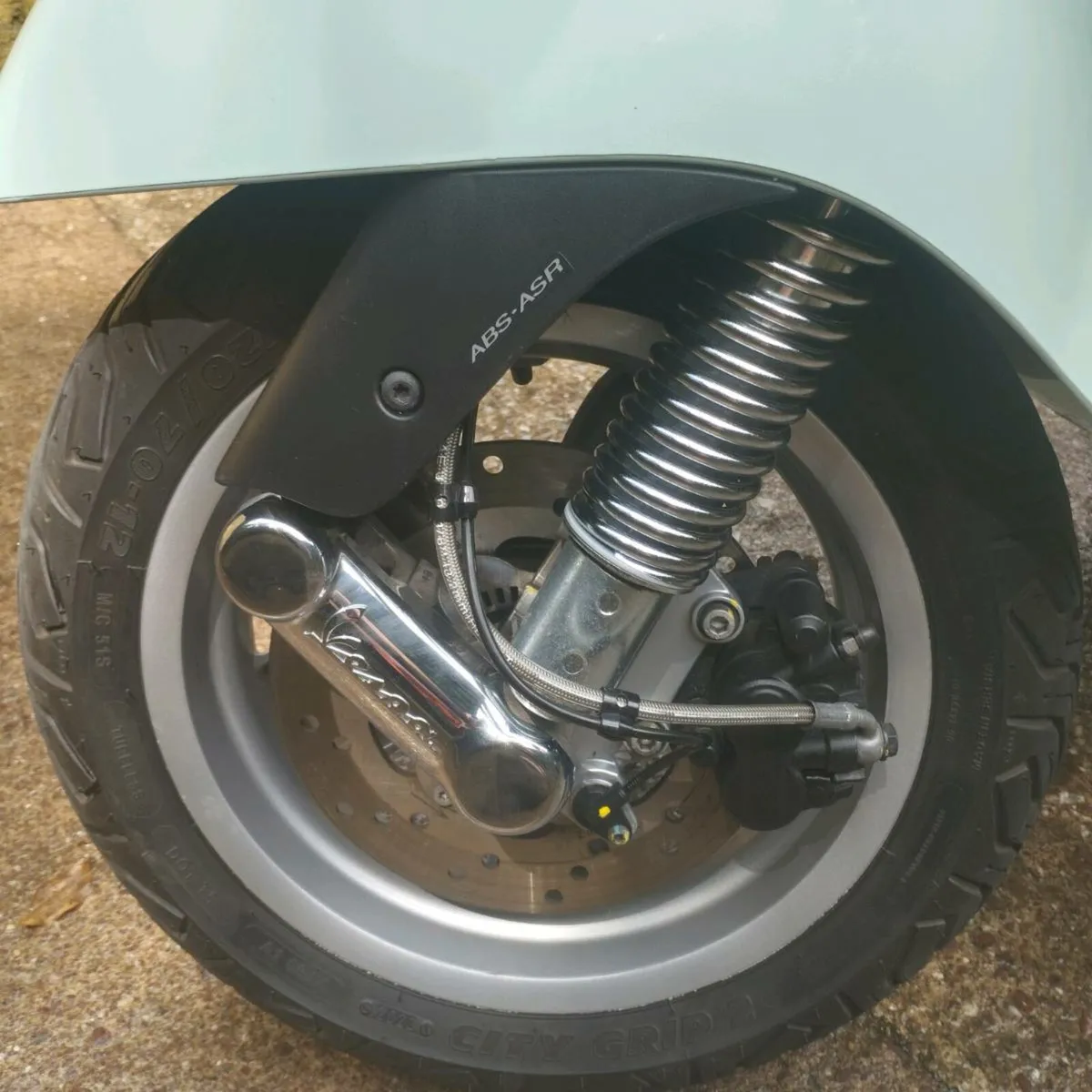 Vespa 300 GTS Touring - Image 4