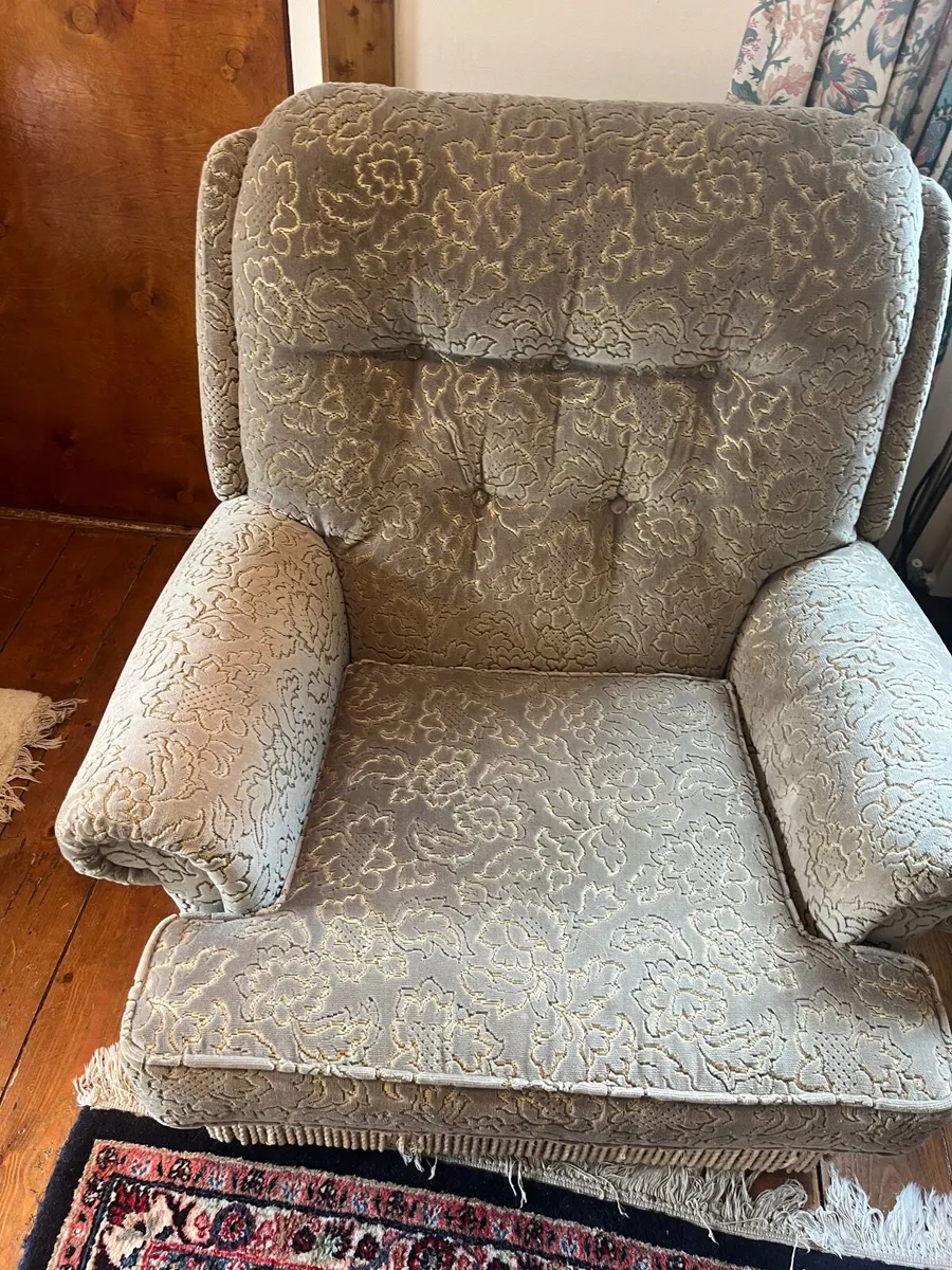 Vintage Parker knoll sofa and chairs - Image 3