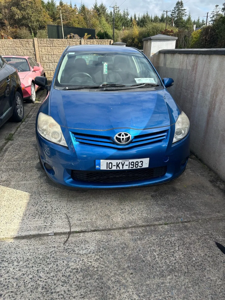 2010 Toyota Auris, second Auris for parts - Image 1
