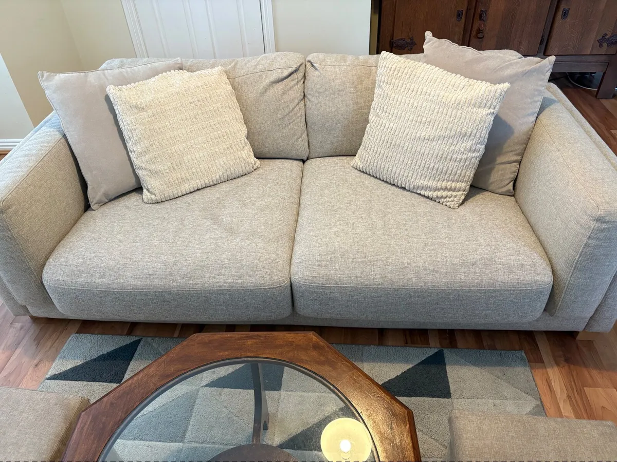 3 seater couch 225cm x  105cm - Image 2