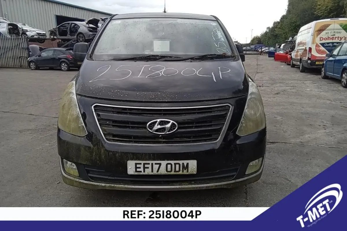 2017 HYUNDAI I800 BREAKING FOR PARTS - Image 1