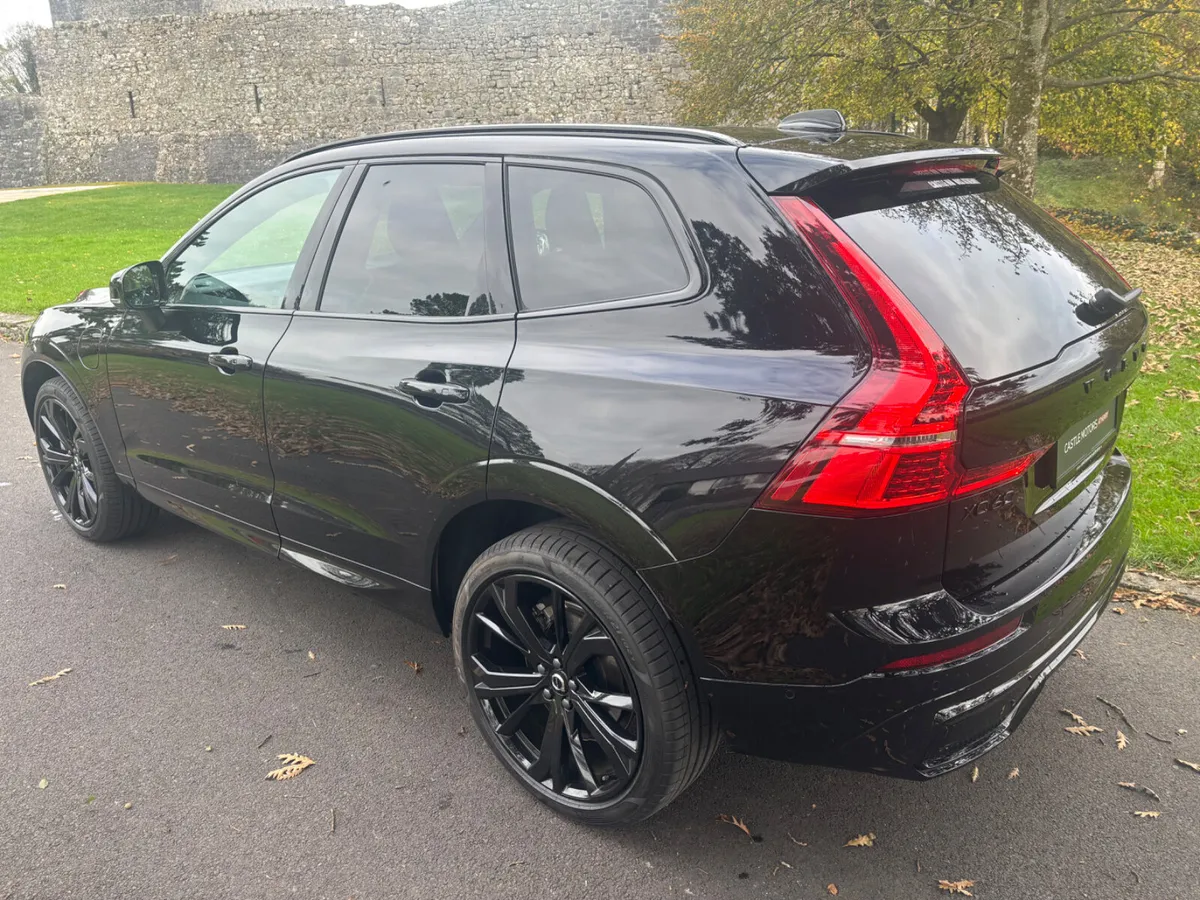 Volvo XC60 Black Edition Plus - Image 4