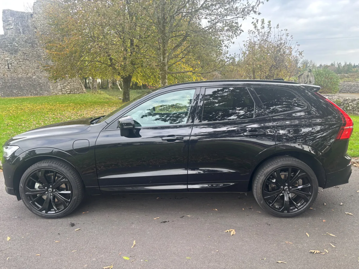 Volvo XC60 Black Edition Plus - Image 3