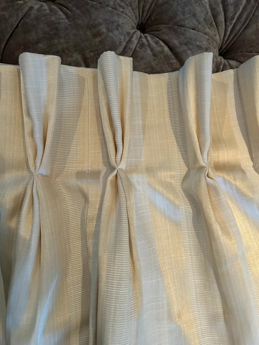 Curtains - Image 4