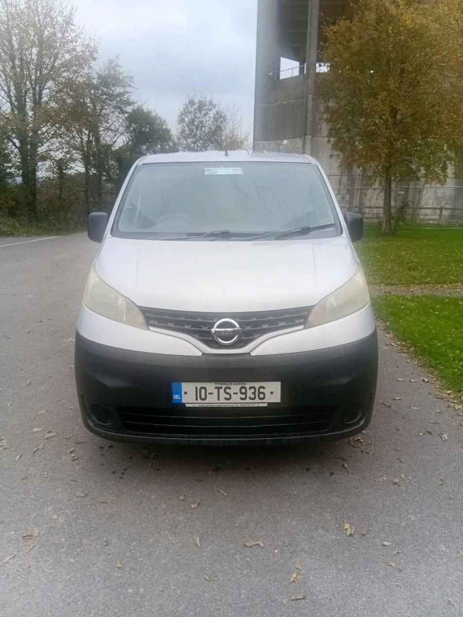 2010 nissan nv 200 new doe and tax - Image 1