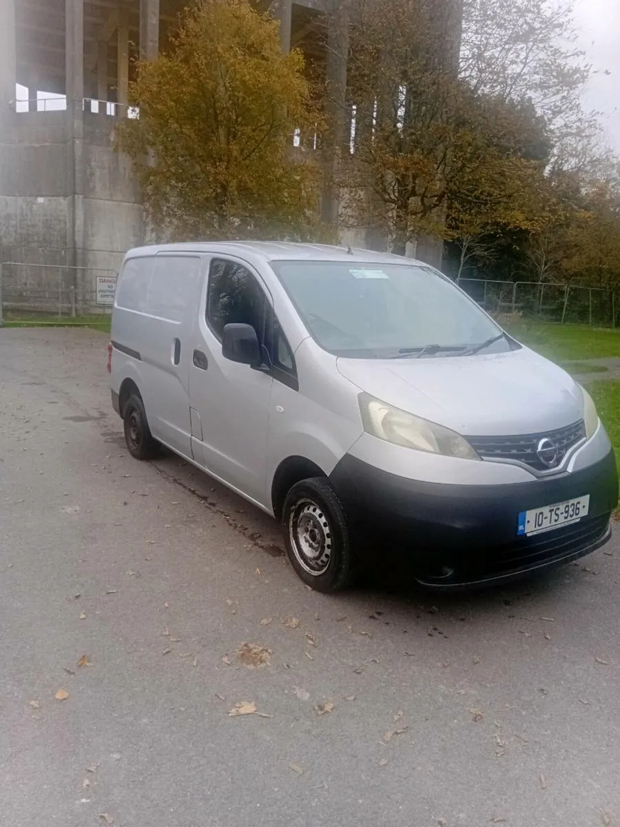 2010 nissan nv 200 new doe and tax - Image 2