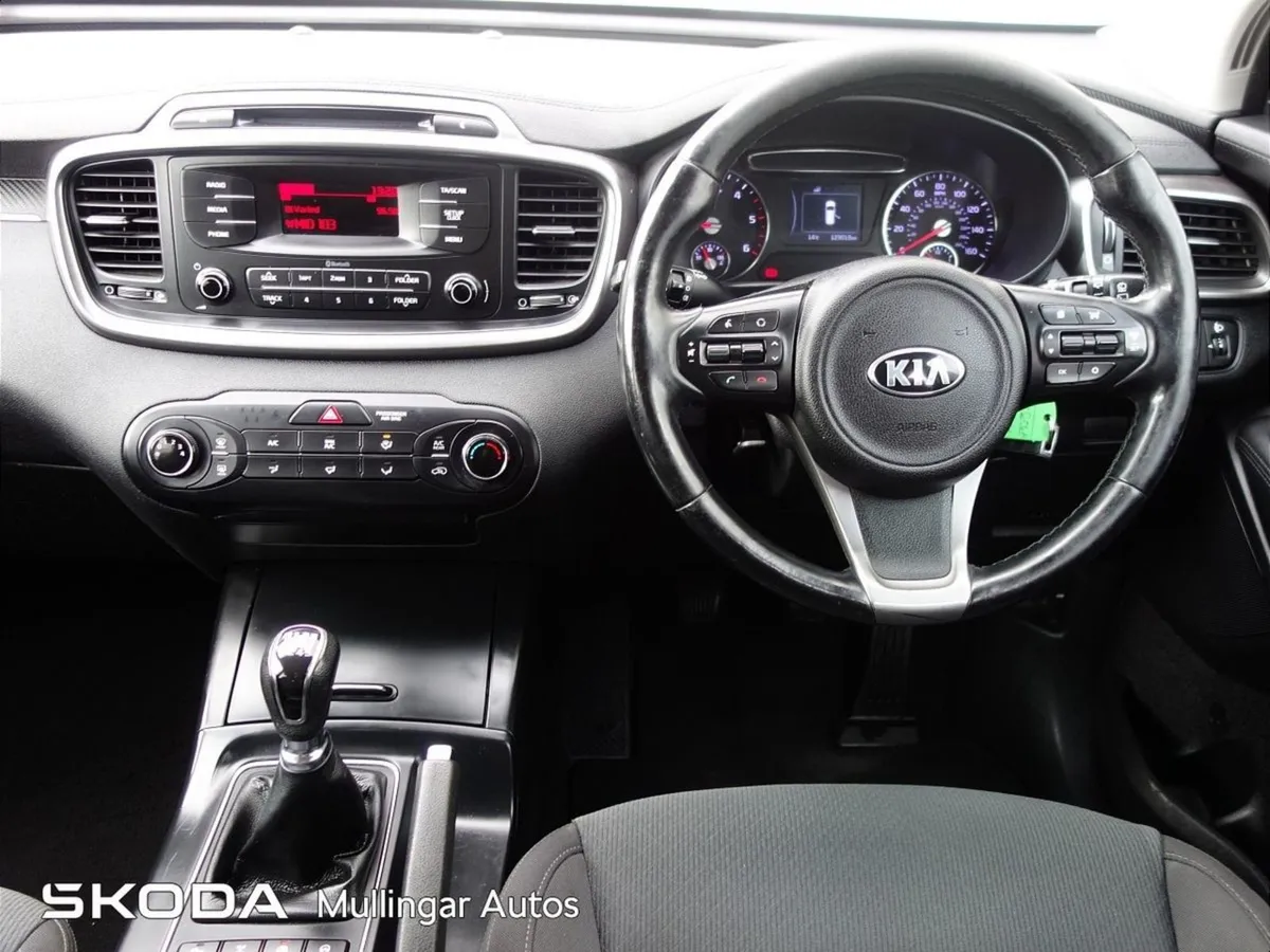 Hyundai Tucson 2WD Executive Plus HEV Auto - Image 2