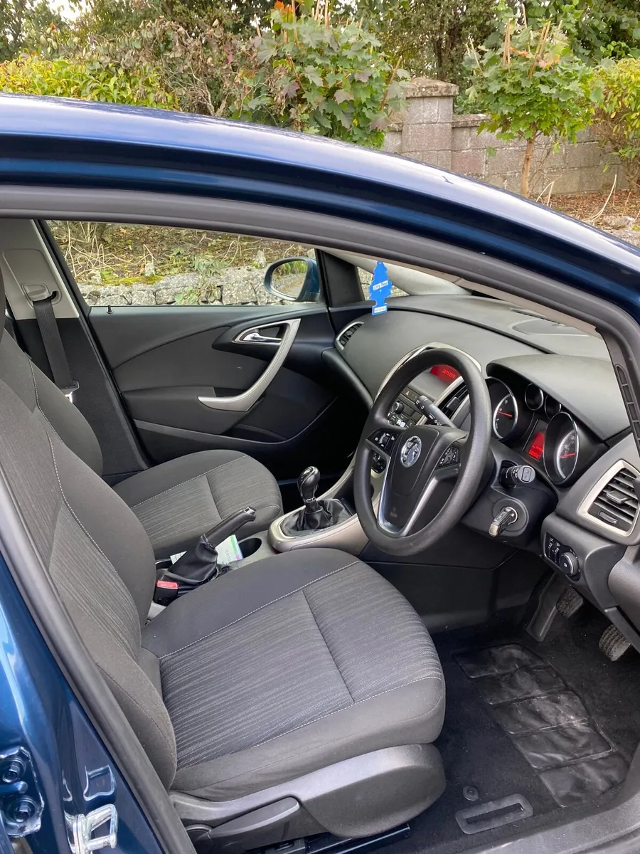 Vauxhall Astra 2010 - Image 3